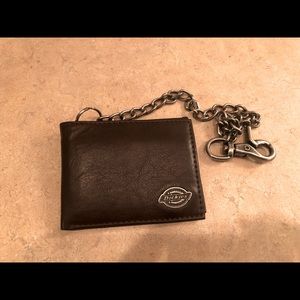 Dickie’s chain wallet